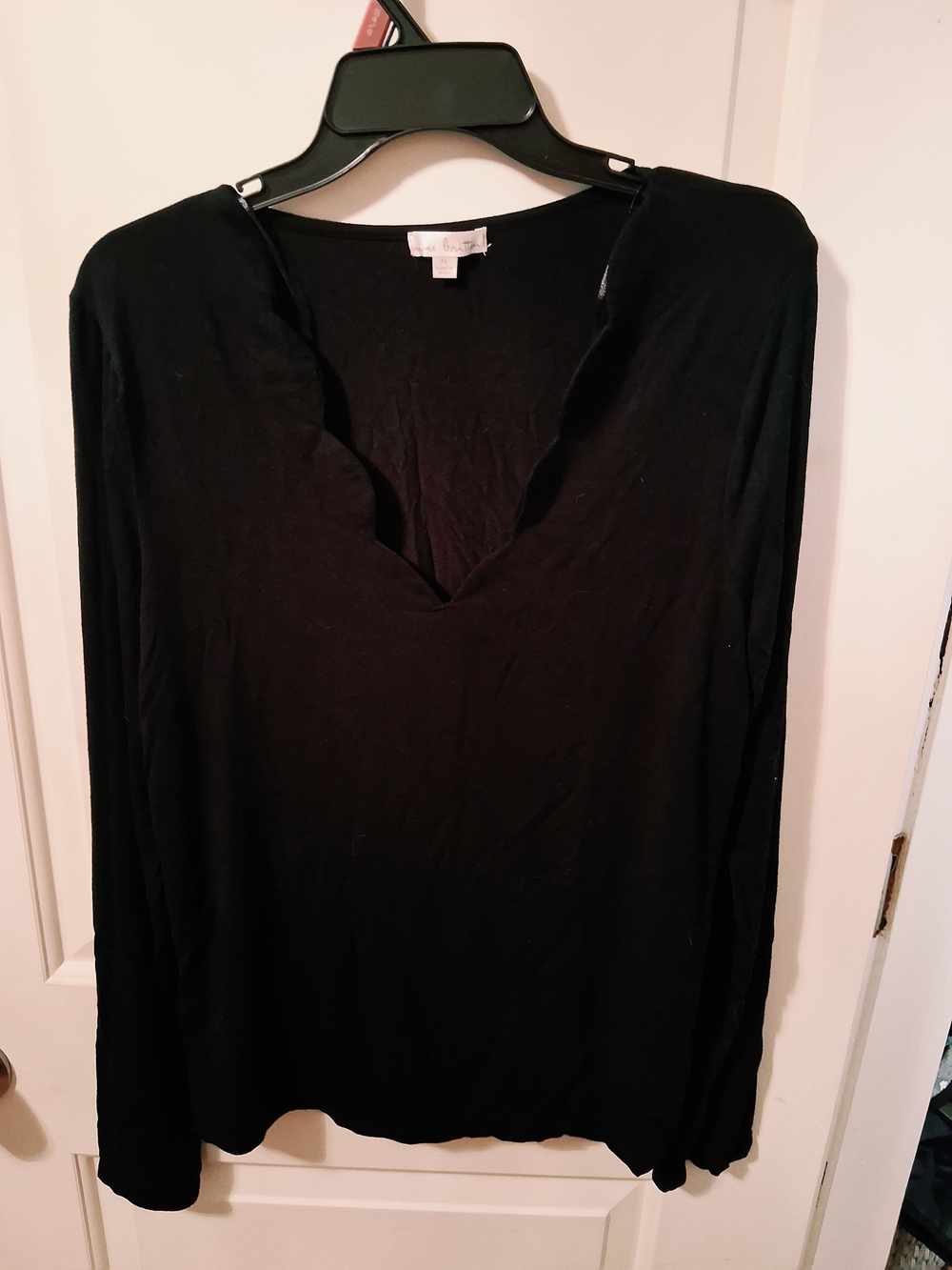 Women’s Black V-Neck Long Sleeve Top